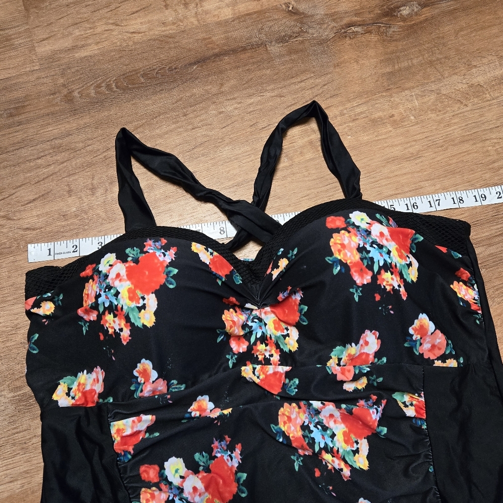 Black Floral Tankini Set with Red Accent - Unbranded - Picture 3 of 8